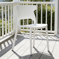 Chaise en plastique résistante à l'usure, durable, empilable, design moderne et simple, surface de siège confortable, dossier de haute qualité offrant un bon soutien.