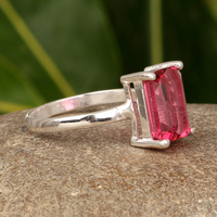 Bague tendance en argent sterling 925 rhodié, tourmaline rouge 10x20mm, sertie à la bague lisse, certifiée par un tiers, faite à la main