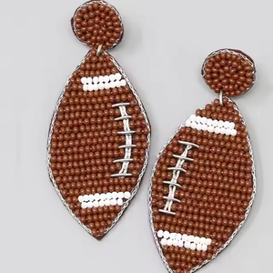 Pendientes Huggie Clásicos Ecológicos con Temática Deportiva Americana, con Cuentas Multicolor y Bordado de Fútbol Americano, para el Día del Partido, India High - Product Image 1