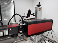 Machine de marquage laser CO2 volante pour l'alimentation, compatible DXF, haute précision pour le code de traçabilité par lots sur les lignes de production de canettes en aluminium
