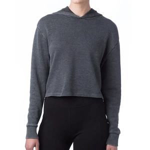 เสื้อฮู้ดผ้าฟลีซถักสีพื้นสำหรับสตรีทแวร์ผ้าคอตตอนแขนยาวดีไซน์รุ่นสั้น - Product Image 1