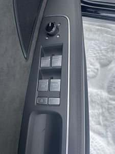 Audi S8 2021, 2400 Millas, Motor V8 Biturbo, Tracción en las Cuatro Ruedas, Paquete Ejecutivo, Techo Panorámico, R20, Portaequipajes de Aluminio Izquierdo - Product Image 4