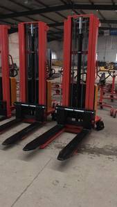 Customizable 1T <strong>1.5T</strong> 2T Semi Electric Pallet <strong>Stacker</strong> for Warehouse - Product Image 5