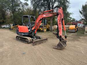 Miniexcavadora Kubota KX121-3: Excavadora Compacta de Alto Rendimiento para la Construcción - Product Image 2