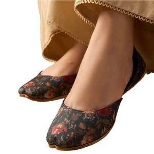 คุณภาพดีที่สุด ผลิตในประเทศปากีสถาน รองเท้าคุสซ่าสำหรับผู้หญิง ทำมือ กันลื่น แฟชั่นทันสมัย พื้นรองเท้าด้านบนทำจากกำมะหยี่ พื้นรองเท้าด้านล่างทำจากหนังแท้ - Product Image 1