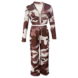 Conjunto Deportivo de Dos Piezas para Mujer, Diseño Corto, con Capucha, Estilo Urbano, para Invierno |   Servicio OEM - Product Image 2