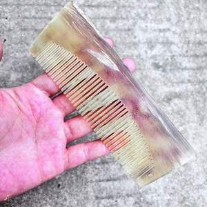 Peigne en corne fait main QUEEN NATURAL personnalisé avec dents fines et larges Peigne en corne de buffle fait main pour la coiffure - Product Image 4