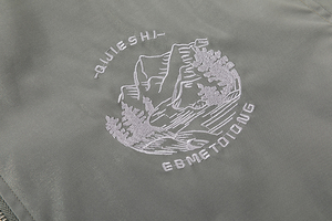 Super tenue. Veste universitaire de haute qualité pour hommes, manches en cuir avec broderie en chenille, veste universitaire Letterman de baseball personnalisée - Product Image 2