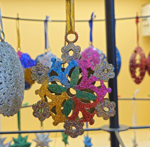 Decoraciones para árboles de Navidad de Metal-Copo de nieve colgante Colorido Metal Colgante Festivo Árbol de vacaciones Decoración para el hogar Pieza de regalo - Product Image 5