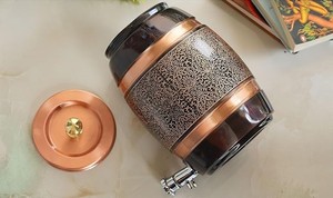 Distributeur d'eau en métal de cuivre gravé de luxe pour l'usage à la maison de restaurant d'hôtel du fabricant indien - Product Image 3