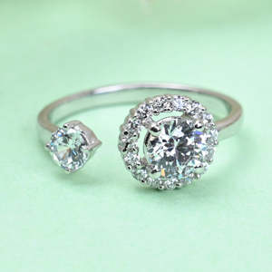 Bague pour femme en argent sterling 925 pur de qualité supérieure, incrustation de diamant taille ovale, plaqué rhodium, option cadeau pour homme - Product Image 2