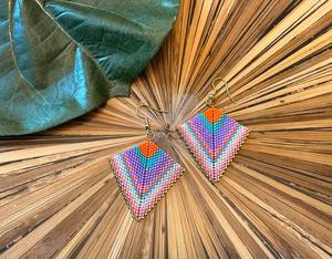 Pendientes Bohemios con Cuentas y Diseño Turquesa, con Flecos en Cascada de Cuentas de Vidrio y Resina, Joyería Única de MS Handicraft - Product Image 1