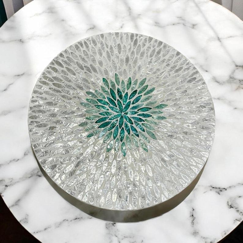 สีขาวธรรมชาติ