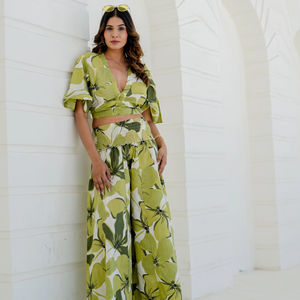 Robe midi florale vert lime, ensemble de vacances d'été, tenue de plage tendance, 100% coton - Product Image 1