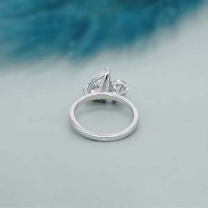 Anillo de Diamantes Toi Et Moi con Forma de Pera Doble Certificado por IGI - Product Image 3