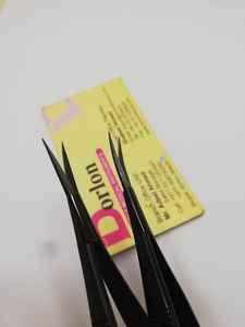 Tijera de resorte de acero inoxidable negro con logotipo personalizado de alta calidad, hoja recta curva, punta afilada para cejas/pestañas sostenible - Product Image 4