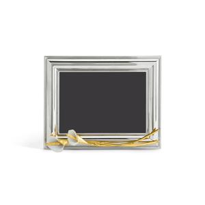 Stylishly designed metal <b>photo</b> <b>frame</b> with intricate artwork and classic charm for elegant wall or tabletop display - Product Image 6