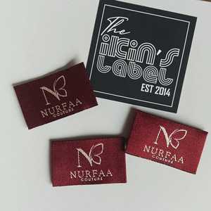100 étiquettes tissées de vêtements de haute qualité tissu de vêtement de marque personnalisée avec Logo 2x5cm pli d'extrémité/pli central bord découpé au Laser - Product Image 1