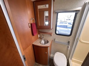 Winnebago V-i-e-w 2-4-H d'occasion de 2008 prêt à être vendu - Product Image 6