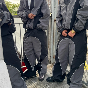 ชุดเซ็ทสองชิ้น เสื้อแจ็คเก็ตมีฮู้ด ซิป ปกเสื้อแบบลาペル ผ้าโพลีเอสเตอร์/คอตตอน สำหรับผู้ชาย รับทำโลโก้ตามสั่ง  พร้อมกางเกงขายาวทรงบาน  ชุดวอร์มกันลม - Product Image 3