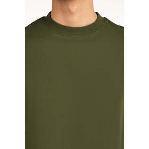 เสื้อยืดผู้ชายทรงหลวม แขนสั้น คอกลม สไตล์ฮิปฮอป ผ้าเจอร์ซีย์ 100% คอตตอน เป็นมิตรกับสิ่งแวดล้อม สีพื้น ไม่มีลาย รับผลิตแบบ OEM ODM ขายส่ง - Product Image 2