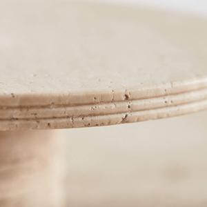 Support à gâteau en pierre de travertin de luxe avec piédestal nervuré pour un service élégant, présentoir moderne et durable pour la décoration de la maison - Product Image 2