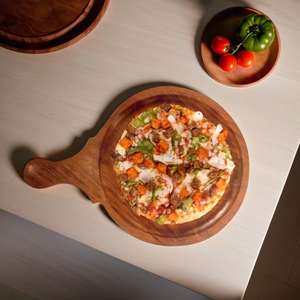 Woodino Plateau de service à pizza en bois de sheesham rond de 12 pouces Design d'artisan artisanal pour les fêtes - Product Image 3