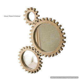 Decoración de diseño Forma redonda Diseño de mariposa Espejo decorativo de metal Color dorado Accesorios de decoración para el hogar y el restaurante de la India - Product Image 2