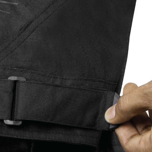 เสื้อแจ็กเก็ตแข่งรถสำหรับผู้ชายสีดำล้วนออกแบบได้ตามต้องการความยาวมาตรฐานพร้อมวัสดุตาข่ายทนทานต่อการเสียดสี - Product Image 4