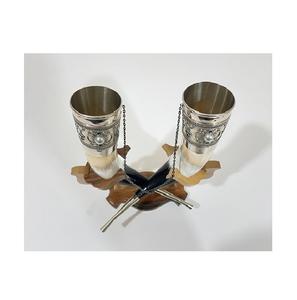 Vente en gros de mugs en corne, design artisanal, nouveau design, pour table, cuisine et bar à bière, avec support en bois - Product Image 1