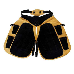 Tabliers de maréchal-ferrant professionnels en cuir noir, réutilisables, durables et protecteurs, personnalisables pour le travail équestre - Product Image 3