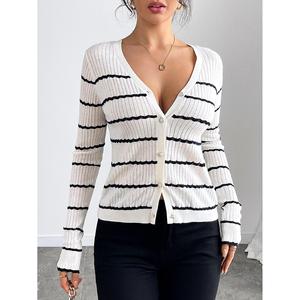 Cárdigan informal largo a rayas con cuello en V y botones de encaje para mujer - Product Image 5