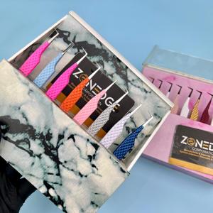 Pinzas de extensión de pestañas Nuevas pinzas probadas a mano sostenibles de 90 grados Embalaje con logotipo Todos los colores disponibles - Product Image 1