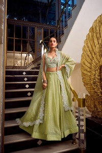 Lehenga choli มีคุณภาพที่เหนือกว่าสไตล์ดั้งเดิมที่มีสไตล์ปักสวยงามสำหรับผู้หญิงเครื่องแต่งกายงานปาร์ตี้ทำมือหนัก - Product Image 5