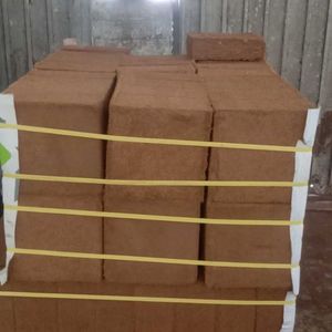 Bloque de turba de coco 100% Maceta natural Cocopeat de cáscara de coco High EC para plantar en casa - Product Image 1