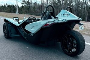 SlingshotS 2022, boîte manuelle 5 vitesses, 178 ch, 4 cylindres, gris fantôme - Product Image 5