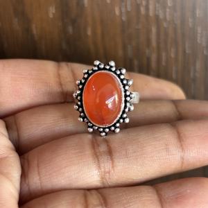 Bague de fiançailles bohème tendance en laiton pour femme, plaquée or rose, avec pierre précieuse ovale en cornaline, écologique et livraison rapide - Product Image 3