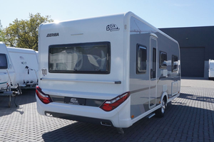 Autocaravana de Lujo 4x4 con Estructura de Acero Inoxidable, Piso de Vinilo/PVC, Estantes/Armario Ajustables, 2 Estufas y 1 Fregadero - Product Image 3