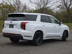 Hyundai Palisade Calligraphy Night Edition 2024, blanc neuf, transmission intégrale, conduite à gauche, d'occasion, toit ouvrant, démarrage à distance, sièges en cuir, jantes en alliage foncé - Product Image 4