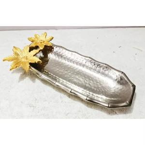 Plateaux de service et plateau de service pour hôtel et mariage Tendance de l'industrie Design martelé avec poignée en feuille de couleur or - Product Image 6