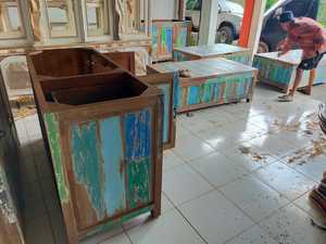 Armoires de cuisine en bois de teck massif antique et personnalisé, ensemble de placards de cuisine multicolores avec tiroirs de meubles en bois de vieux bateau - Product Image 6