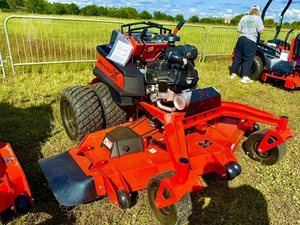 Cortadora de Césped Comercial Bad Boyy Revolt X 2026 de 72 Pulgadas con Giro Cero, Motor Kawasaki FX1000 EFI de 38.5HP y Transmisión Hydro-Gear - Product Image 2