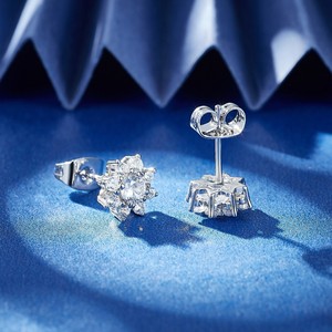 Luxury 925 <b>Sterling</b> <b>Silver</b> <b>Stud</b> Earrings Men Women Cute Flower Shape Moissanite Rhodium Plated Party Gift - Product Image 5