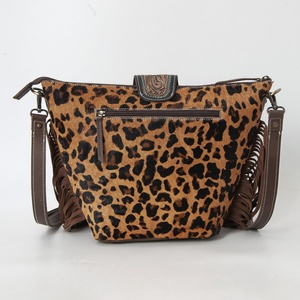   Bolso Bandolera de Cuero de Vaca Tallado a Mano con Flecos, Estilo Vaquero Occidental - Product Image 4