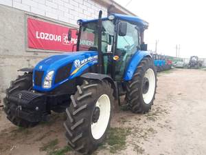 Tracteurs à vendre avec chargeur frontal lourd Tracteurs à vendre avec châssis solide et pneus durables pour les champs accidentés - Product Image 3