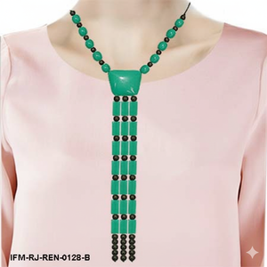 Collar Floral de Resina Hecho a Mano Prime Quaintrelle, Colgante Botánico con Copos de Oro, Joyería Elegante y Romántica para Ella - Product Image 3