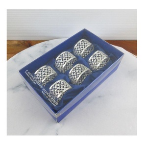 Ronds de serviette élégants en métal doré et ivoire, porte-serviettes sculptés dorés et ivoire pour mariage et occasions spéciales - Product Image 1