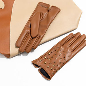 Gants en cuir d'agneau pour femmes avec écran tactile et clous dorés, écologiques, pour un usage quotidien en hiver, pour le cyclisme et les sports de plein air - Product Image 4