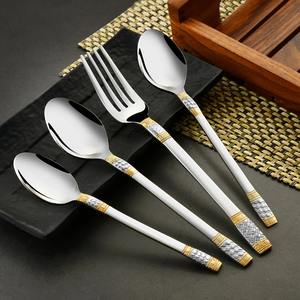 Juego de cubiertos elegante con detalles de oro mínimos Cubiertos elegantes para el hogar de comedor contemporáneo u ocasiones especiales de la India - Product Image 6