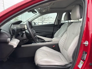 Berline de luxe 2023, 147 ch, moteur 2.0 L, boîte automatique, voiture familiale avec intérieur intelligent - Product Image 3